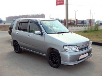 2001 Nissan Cube Photos