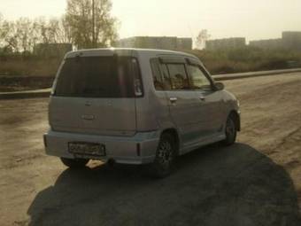 2001 Nissan Cube Photos