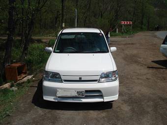 2001 Nissan Cube Photos