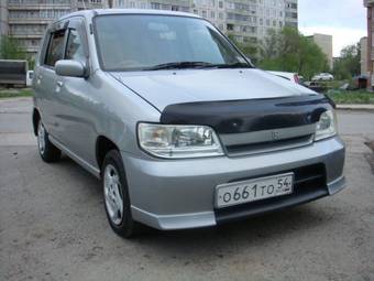 2001 Nissan Cube Photos