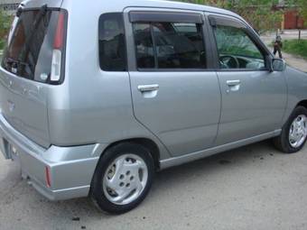 2001 Nissan Cube Photos