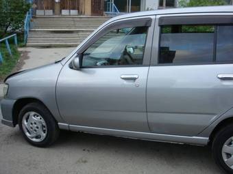 2001 Nissan Cube Photos