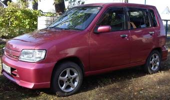 2001 Nissan Cube Photos