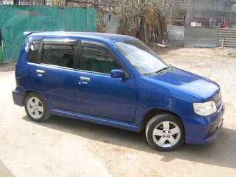 2001 Nissan Cube Photos