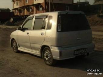 2001 Nissan Cube Photos