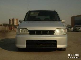 2001 Nissan Cube Photos