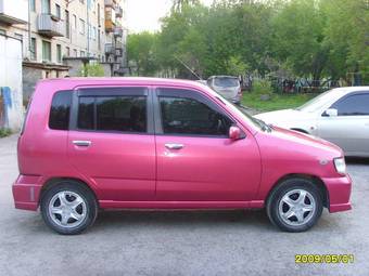 2001 Nissan Cube Photos