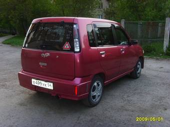 2001 Nissan Cube Photos