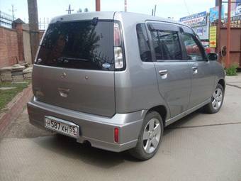 2001 Nissan Cube Photos