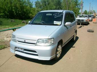 2001 Nissan Cube Photos