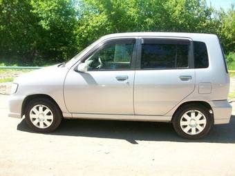 2001 Nissan Cube Photos