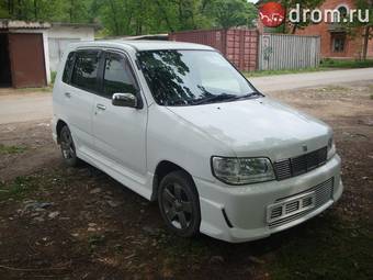 2001 Nissan Cube Photos