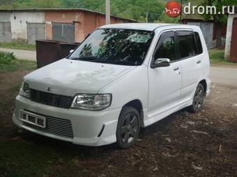 2001 Nissan Cube Pictures