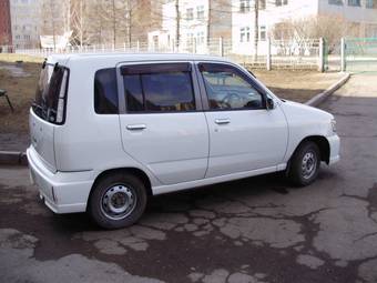 2001 Nissan Cube Photos