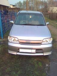 2001 Nissan Cube Photos