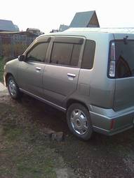 2001 Nissan Cube Photos