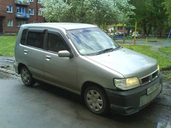 2001 Nissan Cube Photos