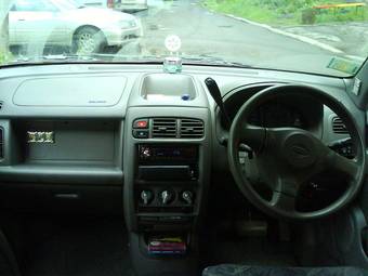 2001 Nissan Cube Photos