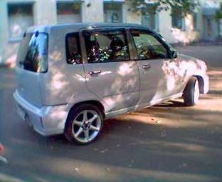 2001 Nissan Cube Photos