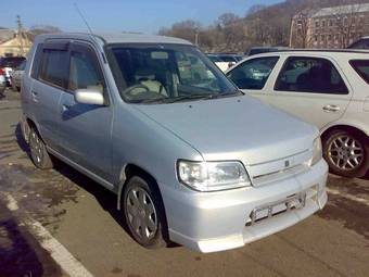 2001 Nissan Cube Photos