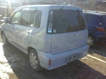 2001 Nissan Cube Photos