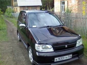 2001 Nissan Cube Photos