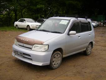 2001 Nissan Cube Photos