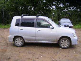 2001 Nissan Cube Photos