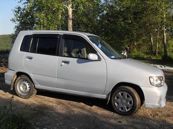 2001 Nissan Cube Photos
