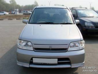 2001 Nissan Cube Photos