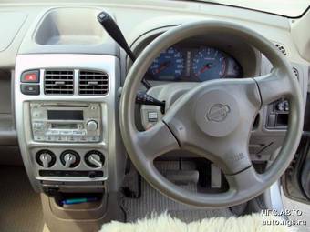 2001 Nissan Cube Pictures