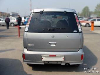 2001 Nissan Cube Photos