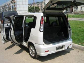 2001 Nissan Cube Photos