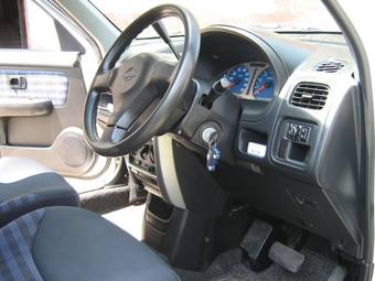 2001 Nissan Cube Photos