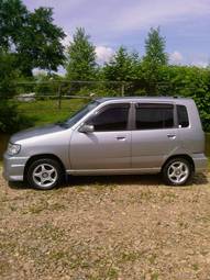 2001 Nissan Cube Photos