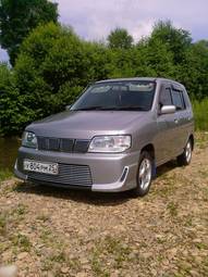 2001 Nissan Cube Photos