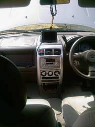 2001 Nissan Cube Photos