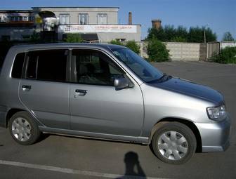 2001 Nissan Cube Photos