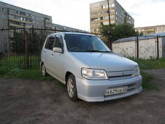 2001 Nissan Cube Photos