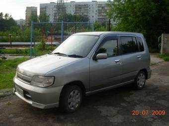 2001 Nissan Cube Photos