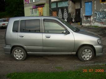 2001 Nissan Cube Photos