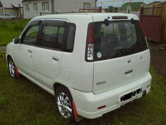 2001 Nissan Cube Photos