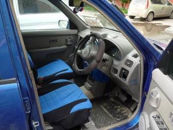 2001 Nissan Cube Photos