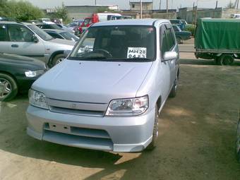 2001 Nissan Cube Photos