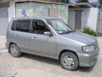 2001 Nissan Cube Photos