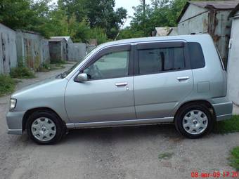 2001 Nissan Cube Photos