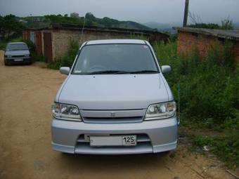 2001 Nissan Cube Photos