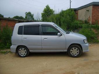 2001 Nissan Cube Photos