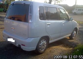 2001 Nissan Cube Photos