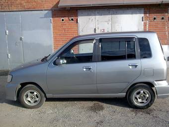 2001 Nissan Cube Photos